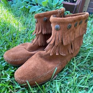 Women’s Minnetonka leather moccasins